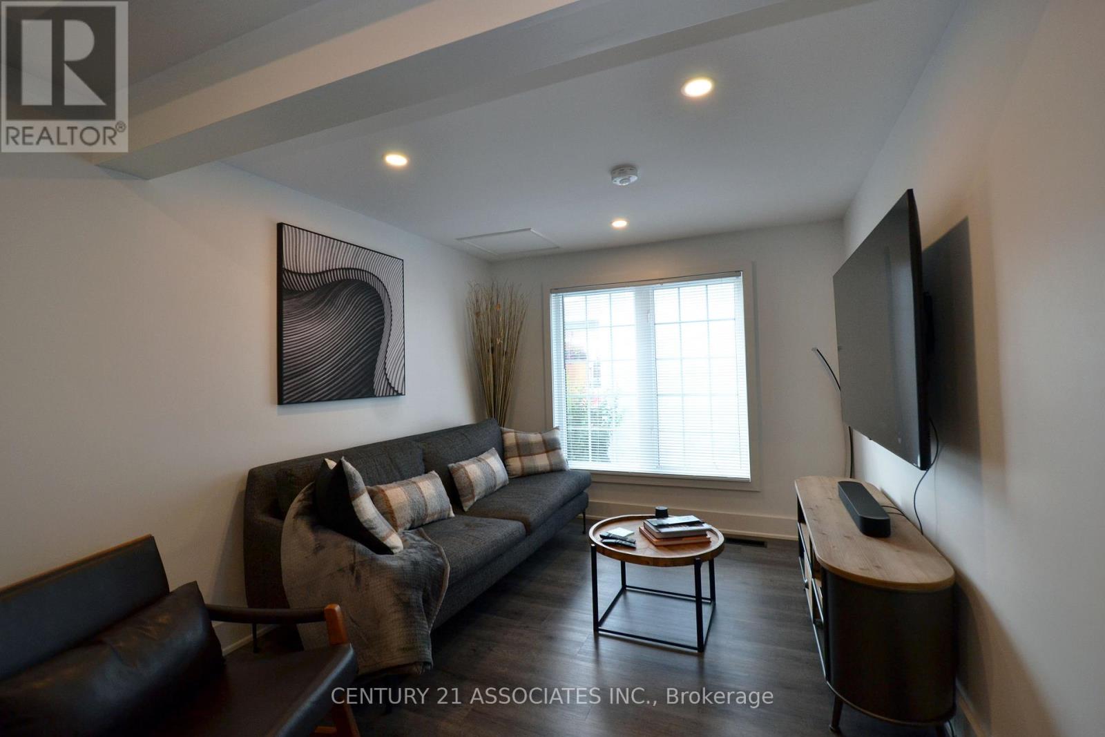 71 Deere Street, Welland, Ontario  L3B 2L7 - Photo 24 - X12362962