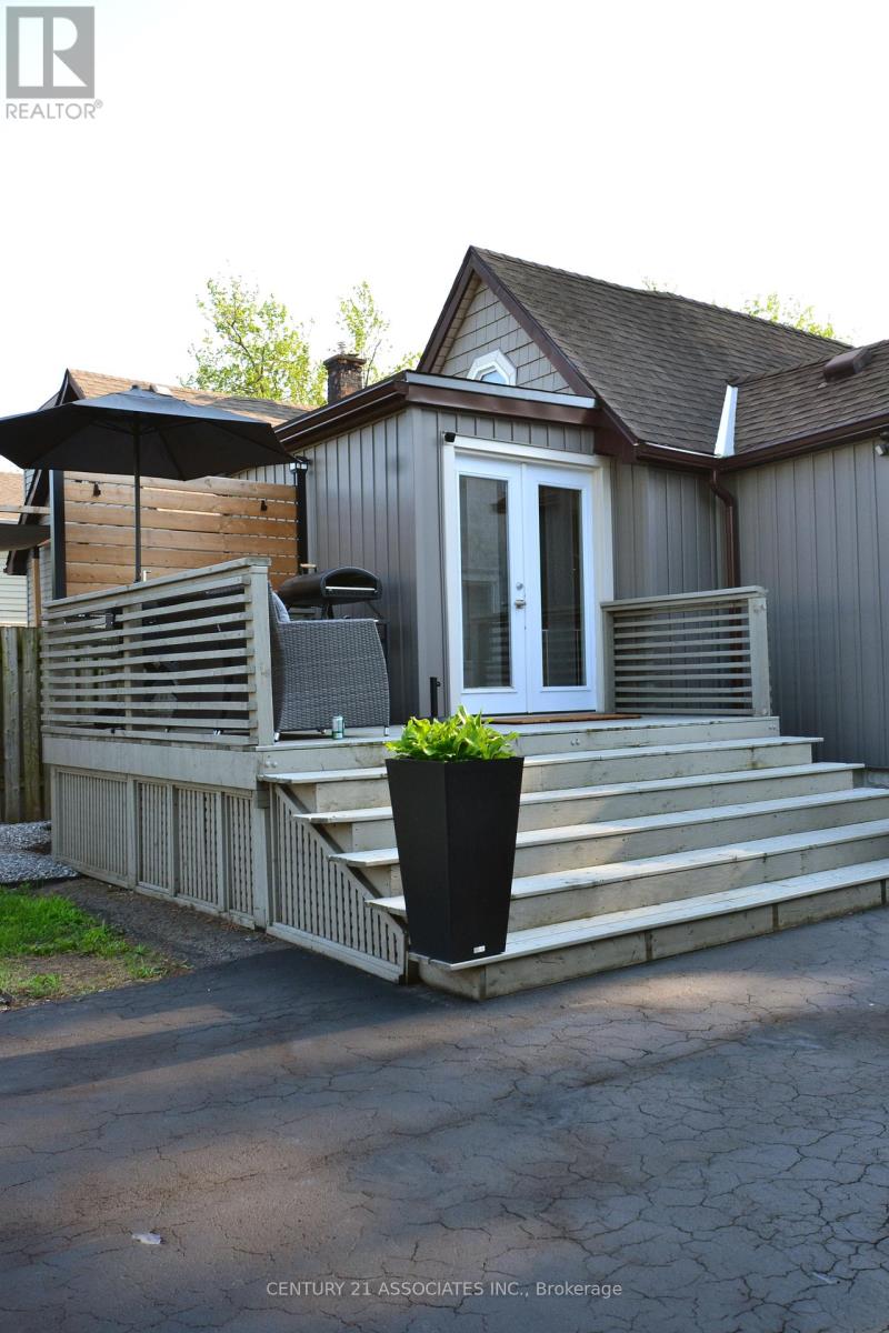 71 Deere Street, Welland, Ontario  L3B 2L7 - Photo 4 - X12362962