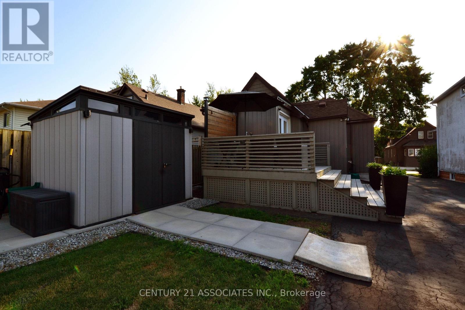71 Deere Street, Welland, Ontario  L3B 2L7 - Photo 8 - X12362962