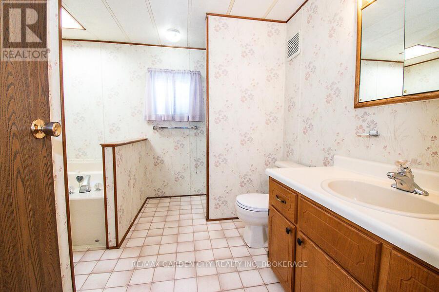 4585 Rachael Lane, Lincoln, Ontario  L3J 0W1 - Photo 15 - X12362992