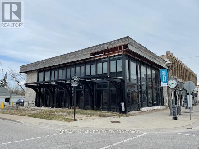 4461 Queen Street, Niagara Falls, Ontario  L2E 2L2 - Photo 2 - X12363012