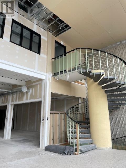 4461 Queen Street, Niagara Falls, Ontario  L2E 2L2 - Photo 3 - X12363012