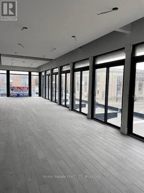 4461 Queen Street, Niagara Falls, Ontario  L2E 2L2 - Photo 4 - X12363012