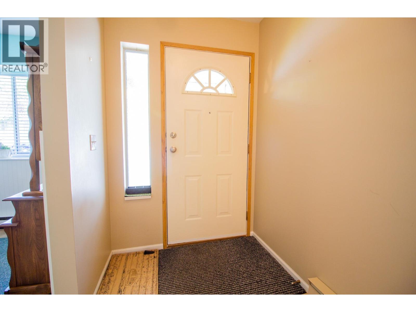 4 815 North Road, Gibsons, British Columbia  V0N 1V9 - Photo 3 - R3040118