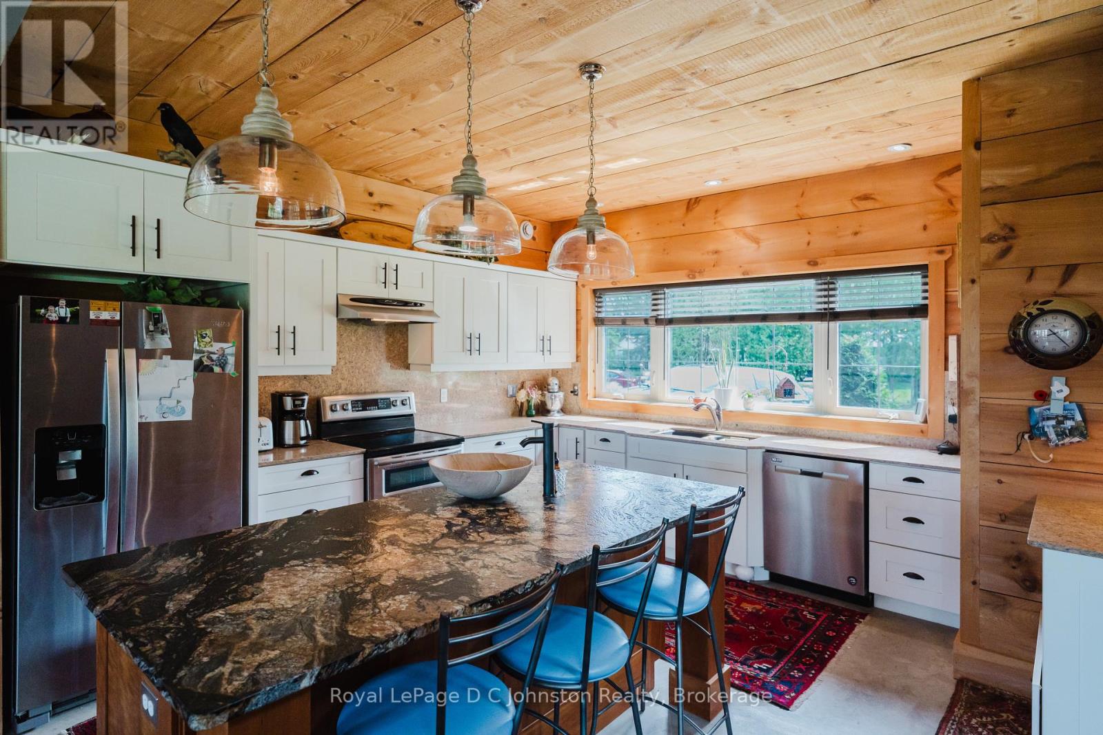 11 Lake Drive, South Bruce Peninsula, Ontario  N0H 1A0 - Photo 9 - X12362970
