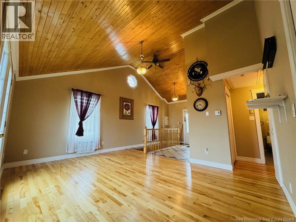 Property at 327 Victoria Street image 3