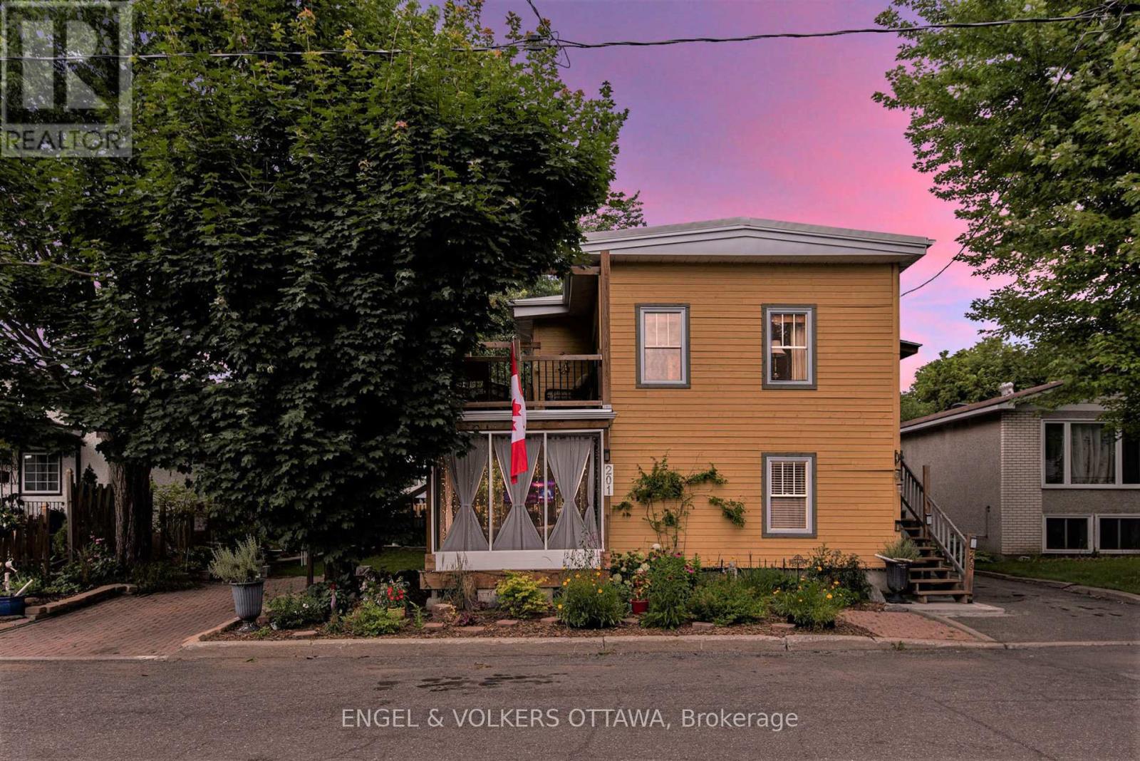 201 - 203 HERITAGE MAPLE WAY, Ottawa, Ontario