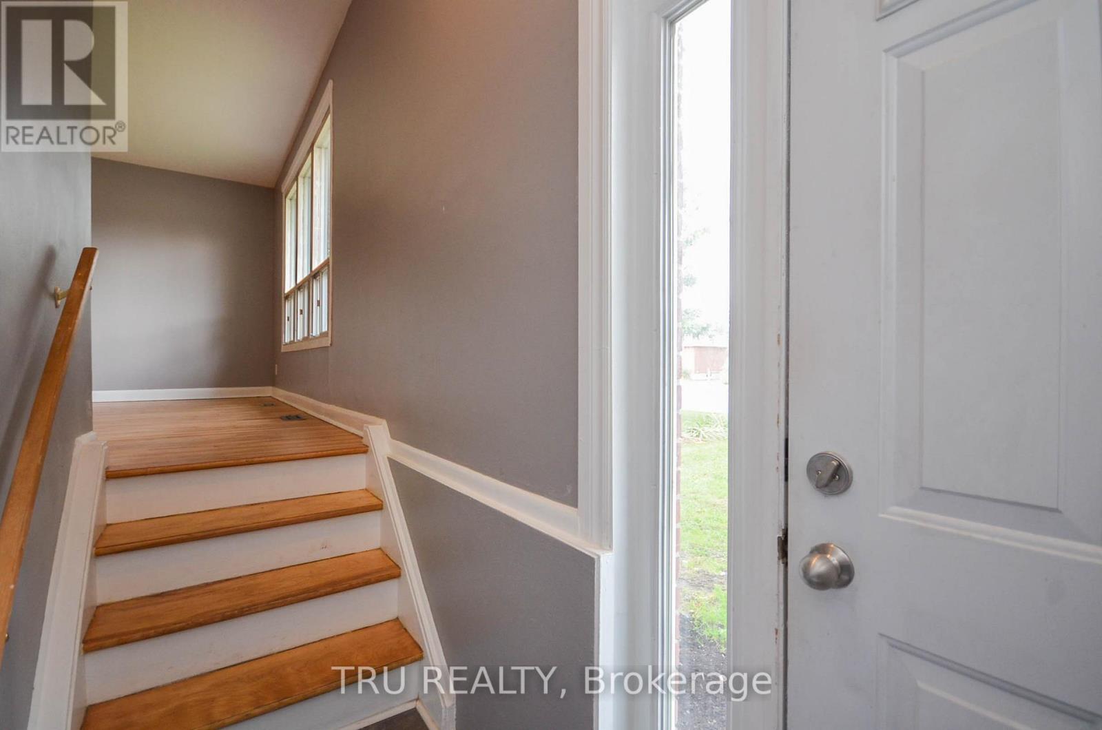 2428-2430 Iris Street, Ottawa, Ontario  K2C 1C6 - Photo 5 - X12363021