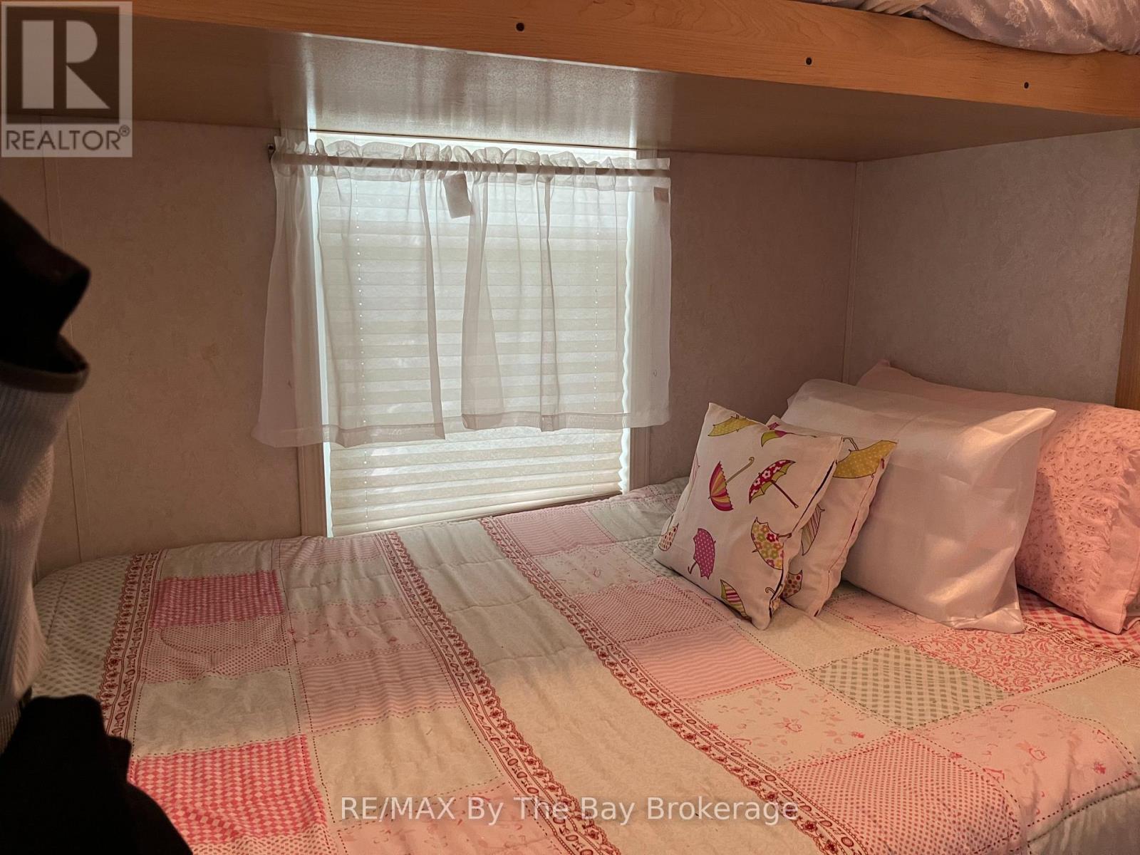 15 Huron Circle, Wasaga Beach, Ontario  L9Z 1X7 - Photo 17 - S12363079