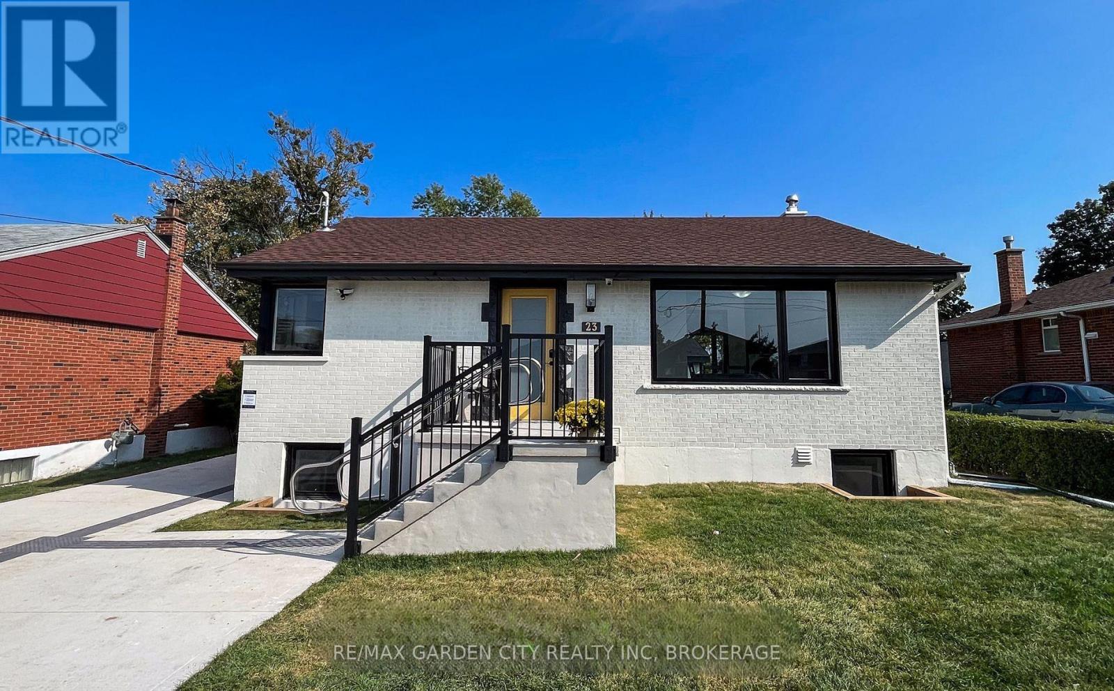 23 Warren Avenue, Hamilton, Ontario  L9A 3C7 - Photo 1 - X12363075