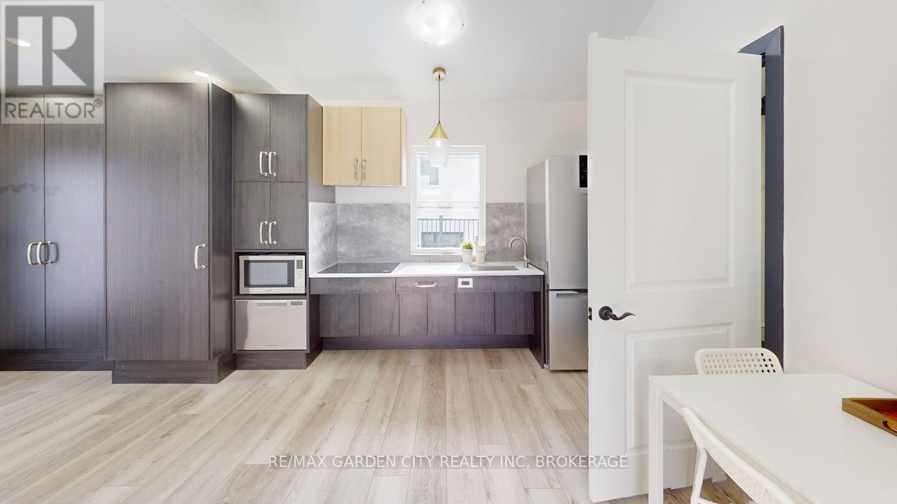 23 Warren Avenue, Hamilton, Ontario  L9A 3C7 - Photo 13 - X12363075