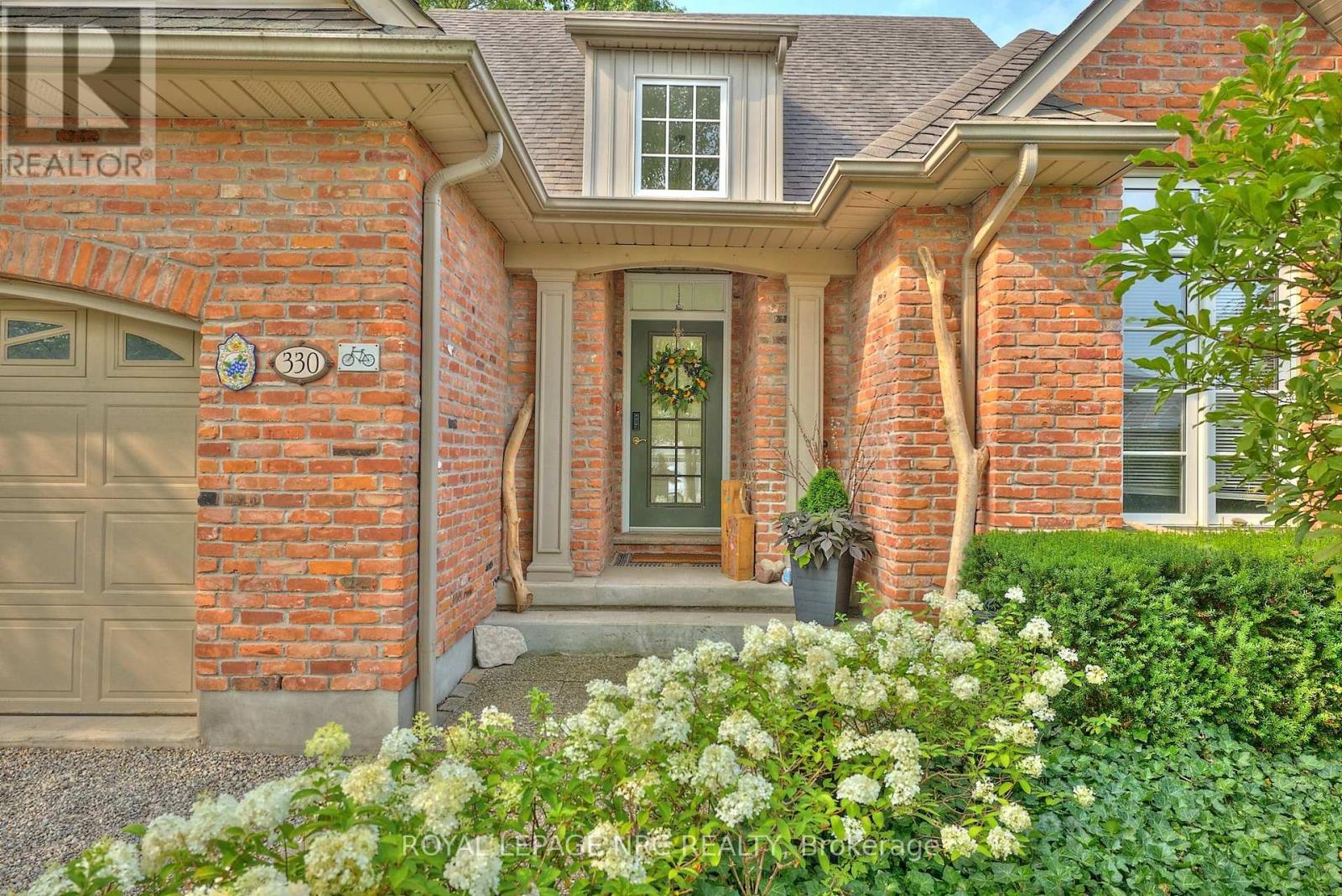 Property at 330 JOHN STREET W image 3