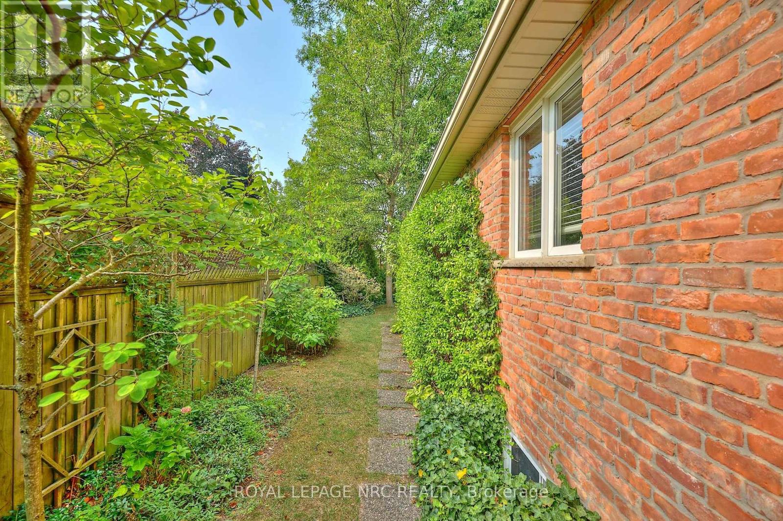 Property at 330 JOHN STREET W image 5