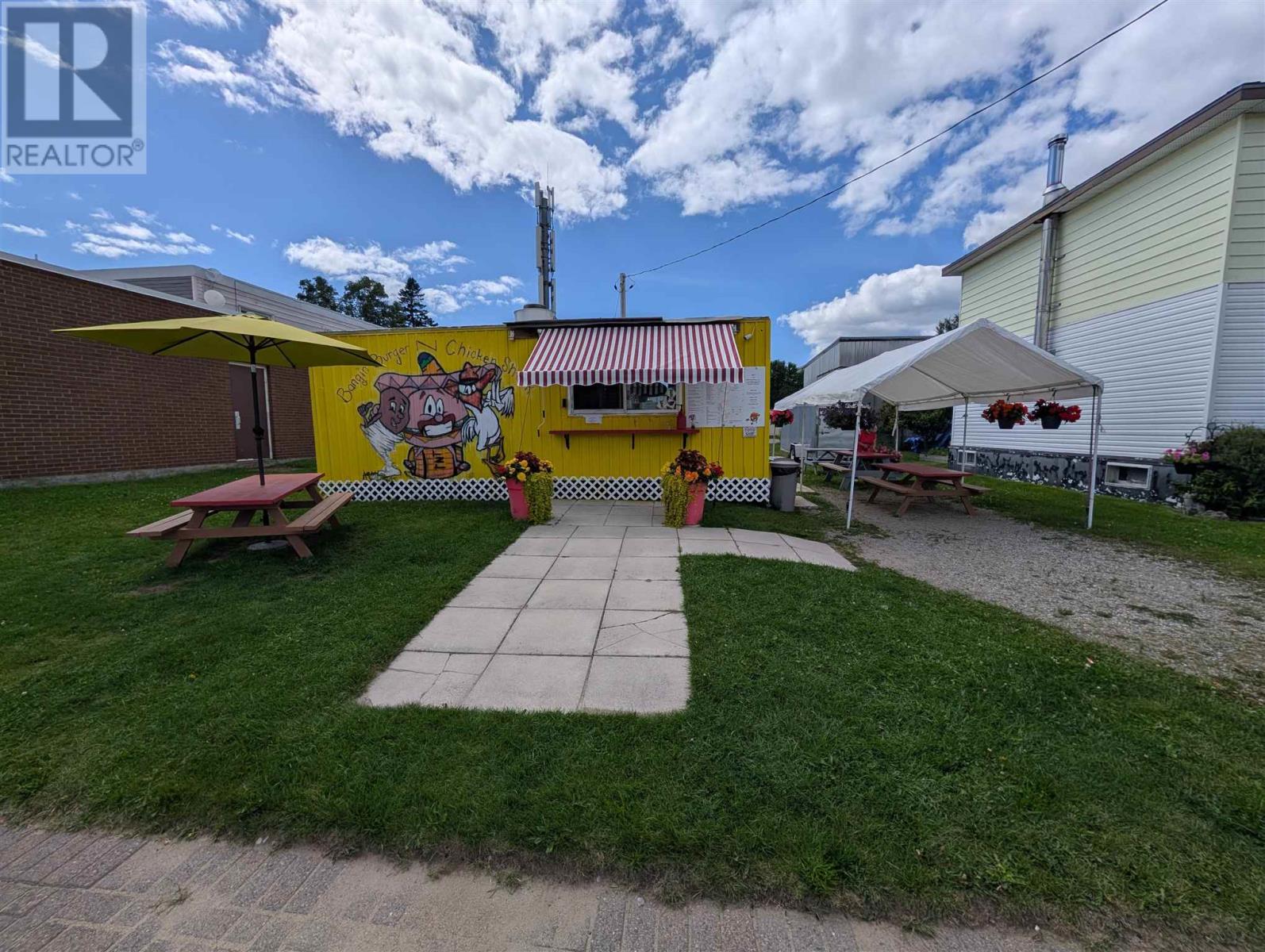 92 Broadway Ave, Wawa, Ontario  P0S 1K0 - Photo 2 - SM252350