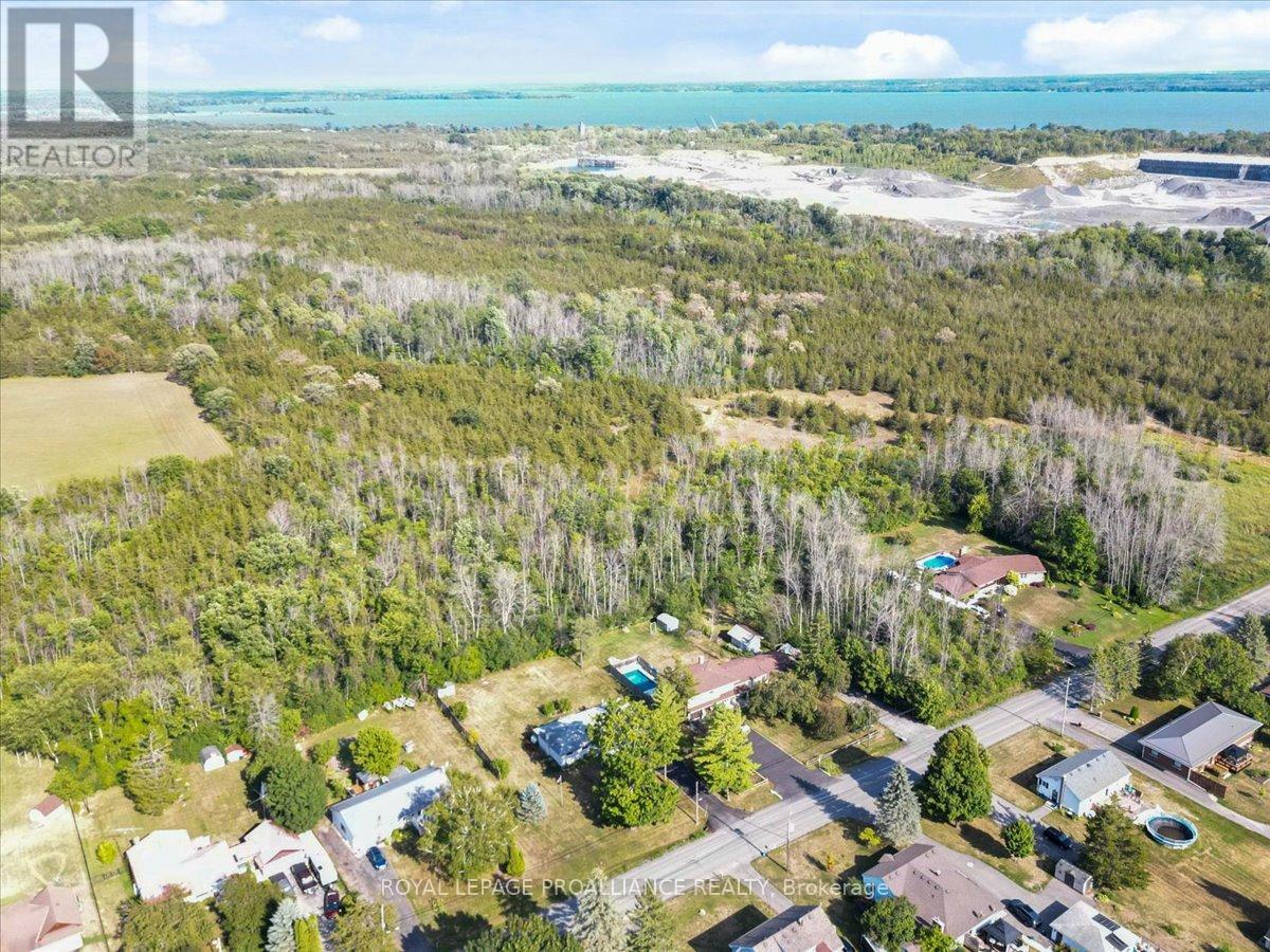 89 Point Anne Road, Belleville, Ontario  K8N 4Z4 - Photo 35 - X12363076