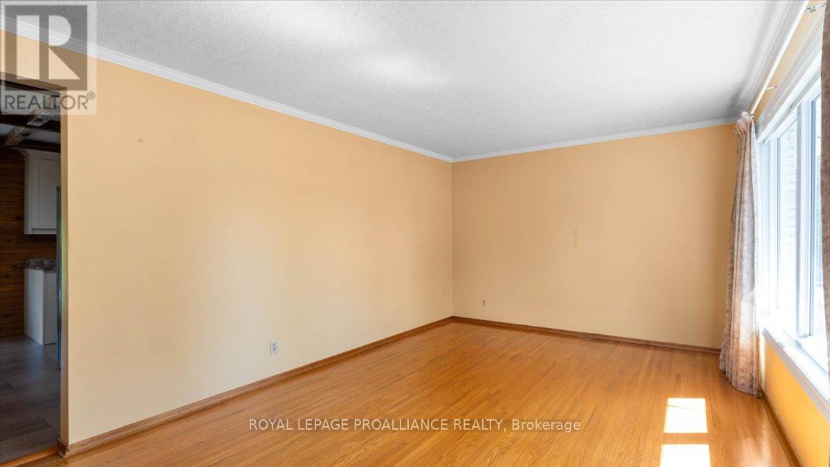 89 Point Anne Road, Belleville, Ontario  K8N 4Z4 - Photo 5 - X12363076