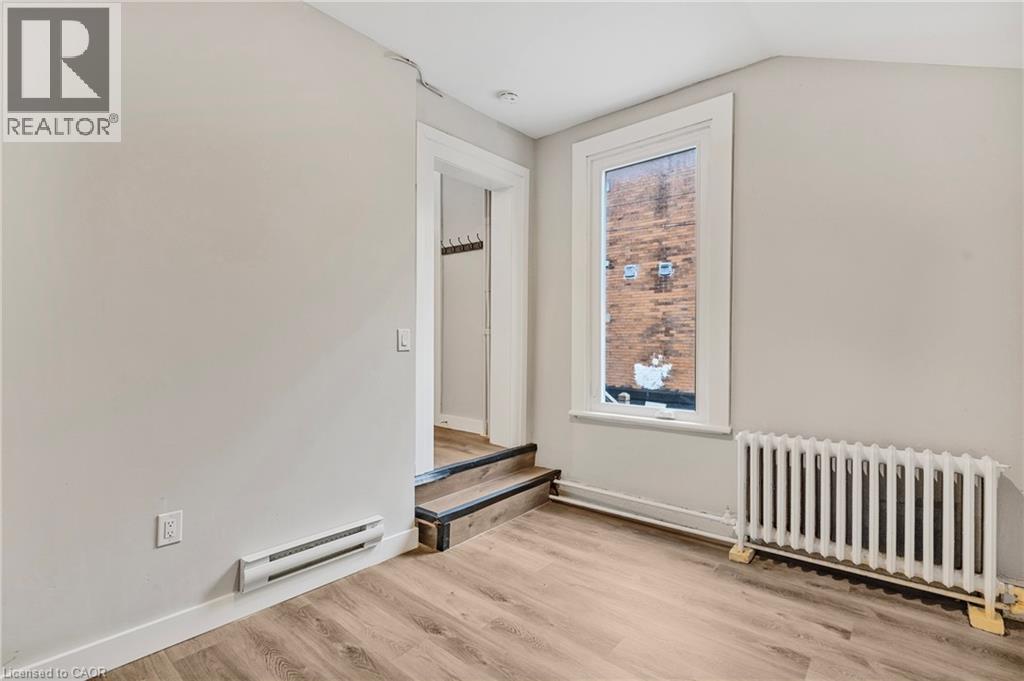 82 Welland Avenue Unit# 5, St. Catharines, Ontario  L2R 2N1 - Photo 2 - 40763329