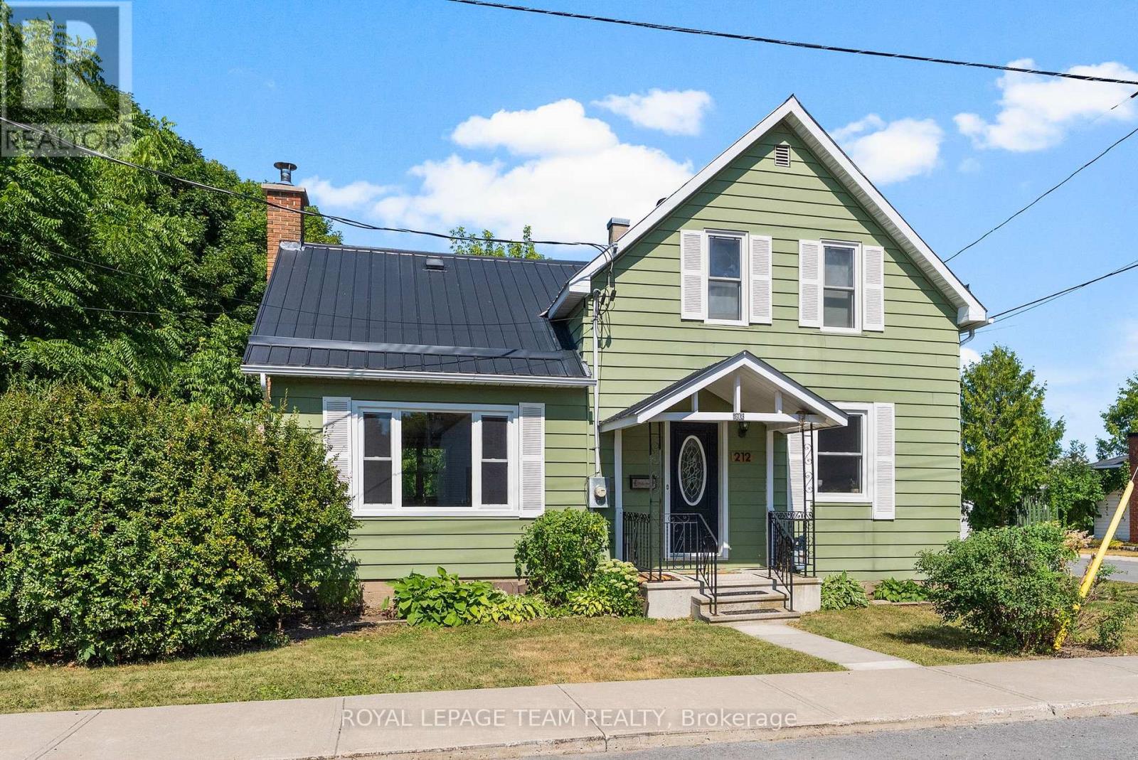 212 Prince Street W, Renfrew, Ontario  K7V 2V7 - Photo 2 - X12363102