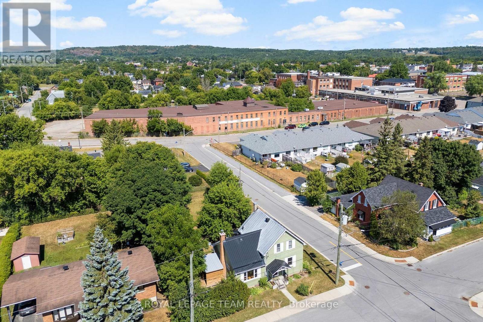 212 Prince Street W, Renfrew, Ontario  K7V 2V7 - Photo 4 - X12363102