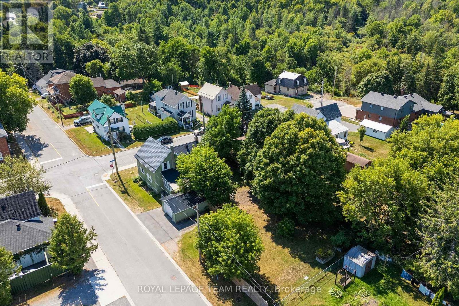 212 Prince Street W, Renfrew, Ontario  K7V 2V7 - Photo 5 - X12363102