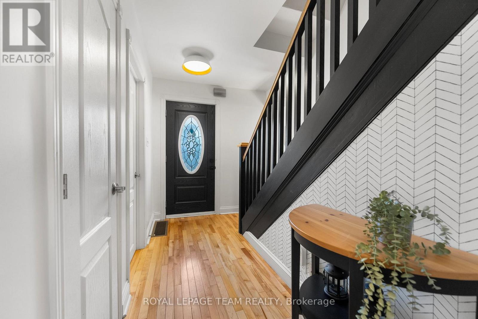 212 Prince Street W, Renfrew, Ontario  K7V 2V7 - Photo 6 - X12363102