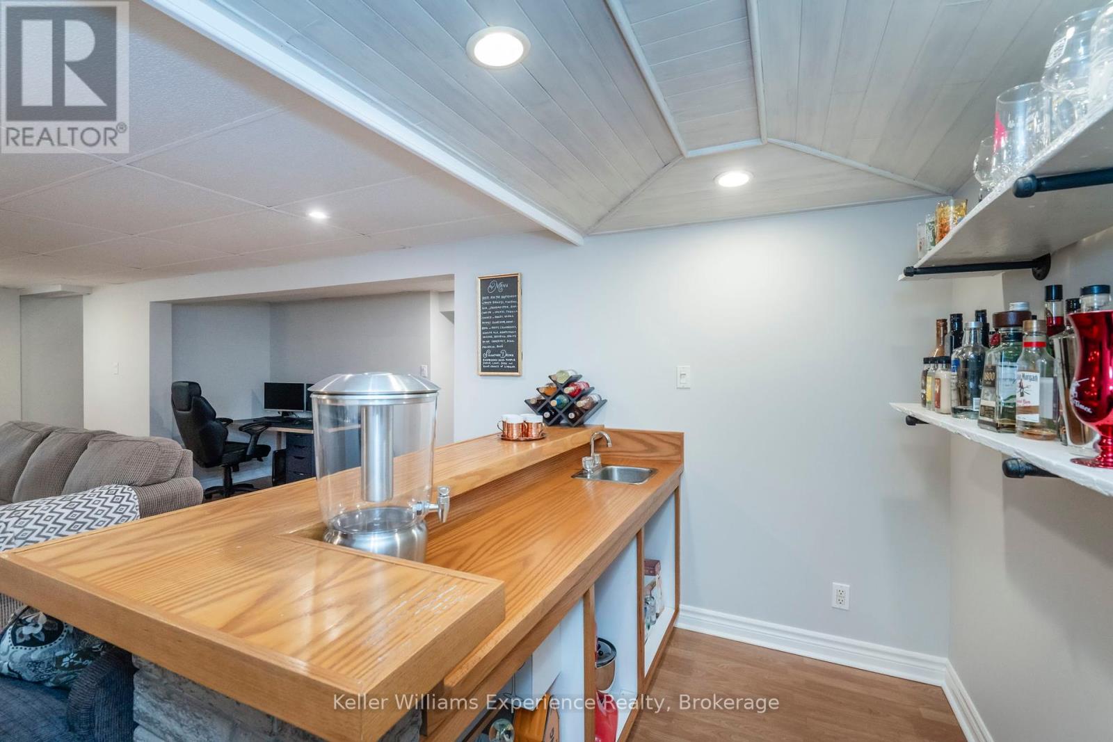 3 Keefe Street, Penetanguishene, Ontario  L9M 1B4 - Photo 21 - S12262946