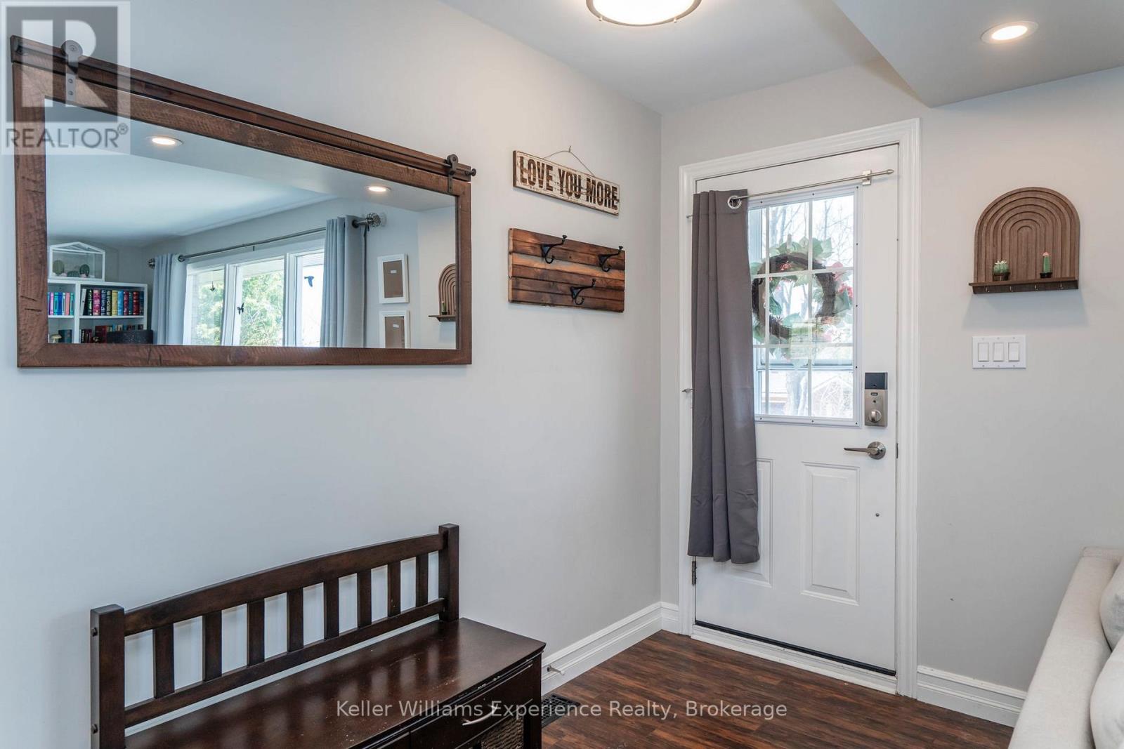 3 Keefe Street, Penetanguishene, Ontario  L9M 1B4 - Photo 3 - S12262946