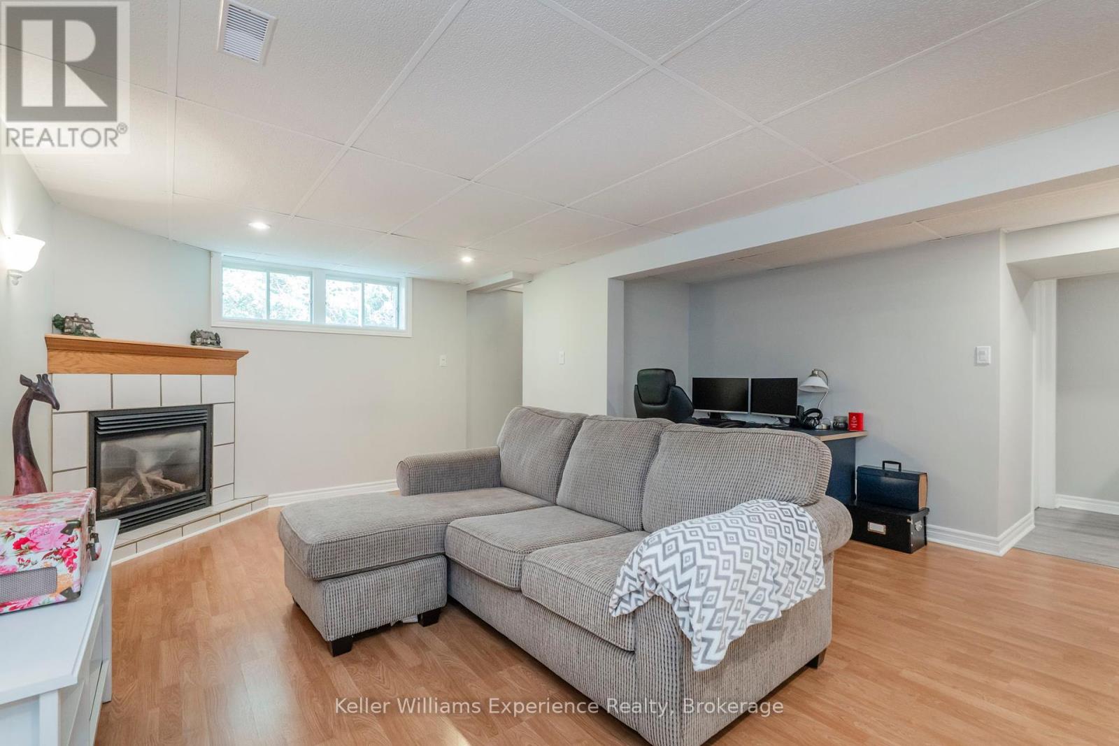 3 Keefe Street, Penetanguishene, Ontario  L9M 1B4 - Photo 19 - S12262946