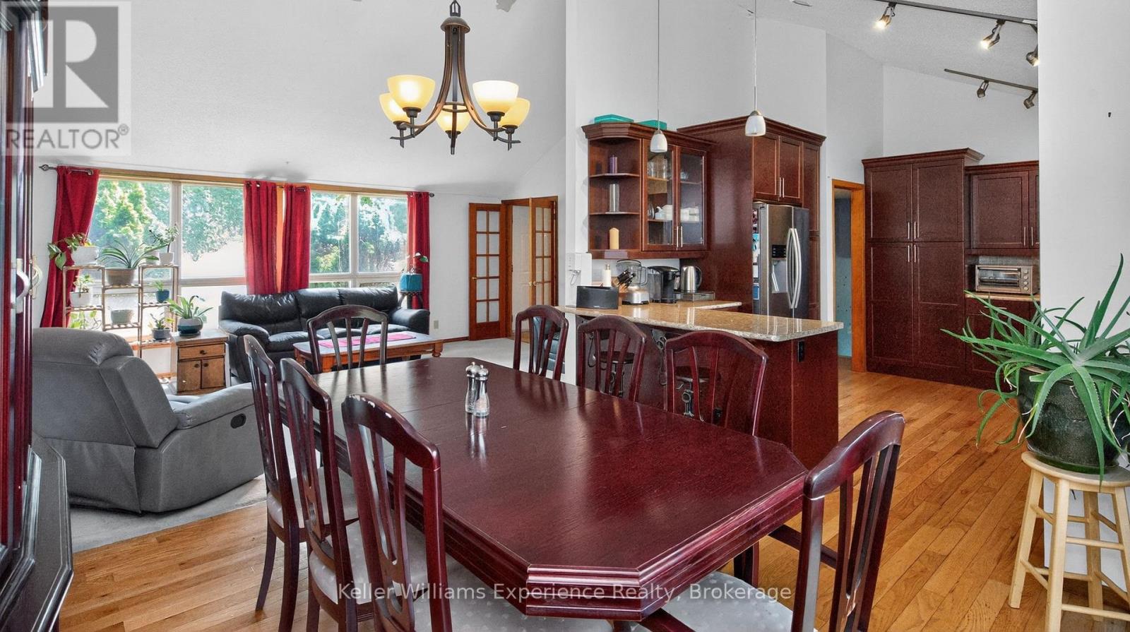 230 Church Street, Penetanguishene, Ontario  L9M 1G6 - Photo 4 - S12298281