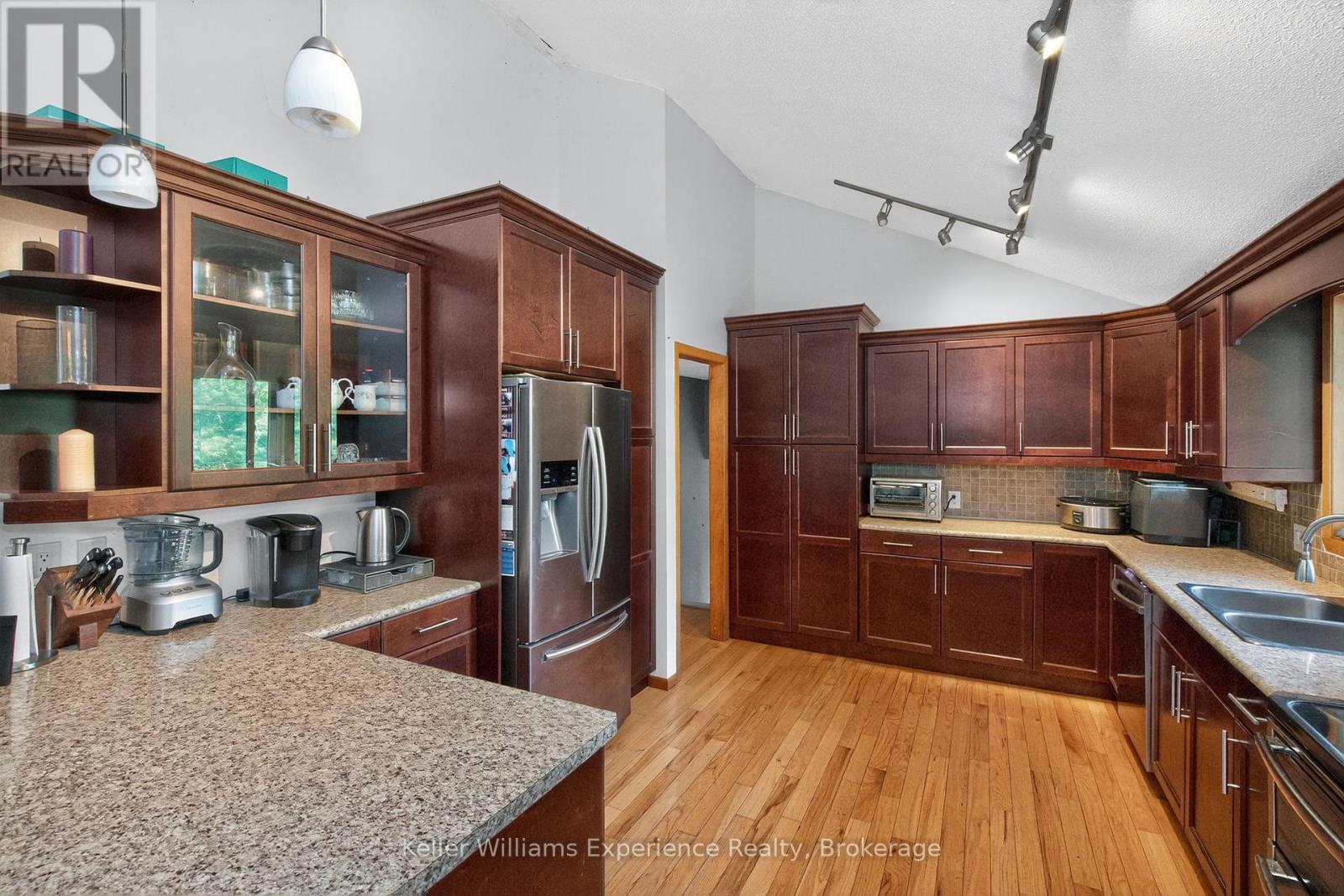 230 Church Street, Penetanguishene, Ontario  L9M 1G6 - Photo 8 - S12298281