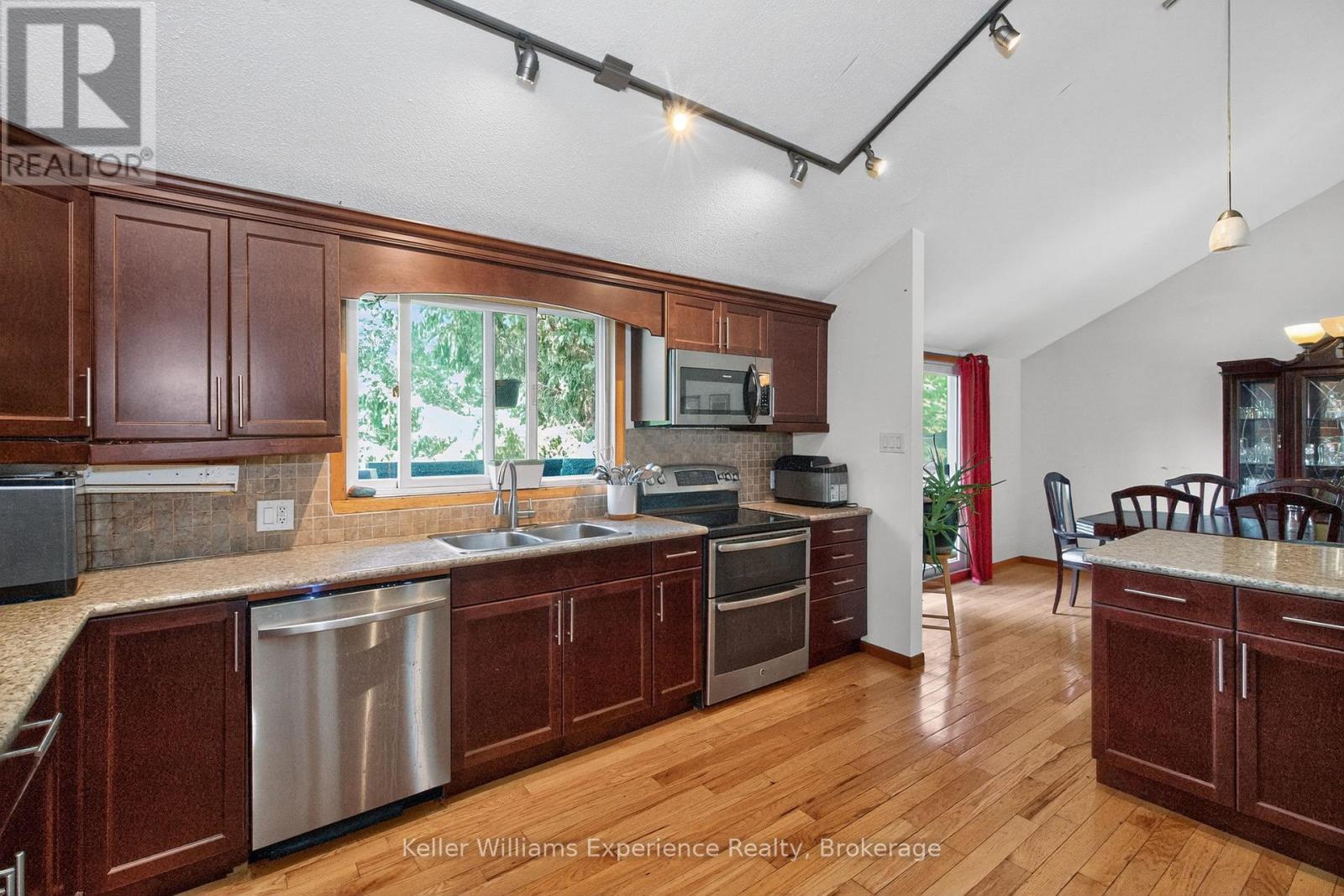 230 Church Street, Penetanguishene, Ontario  L9M 1G6 - Photo 7 - S12298281