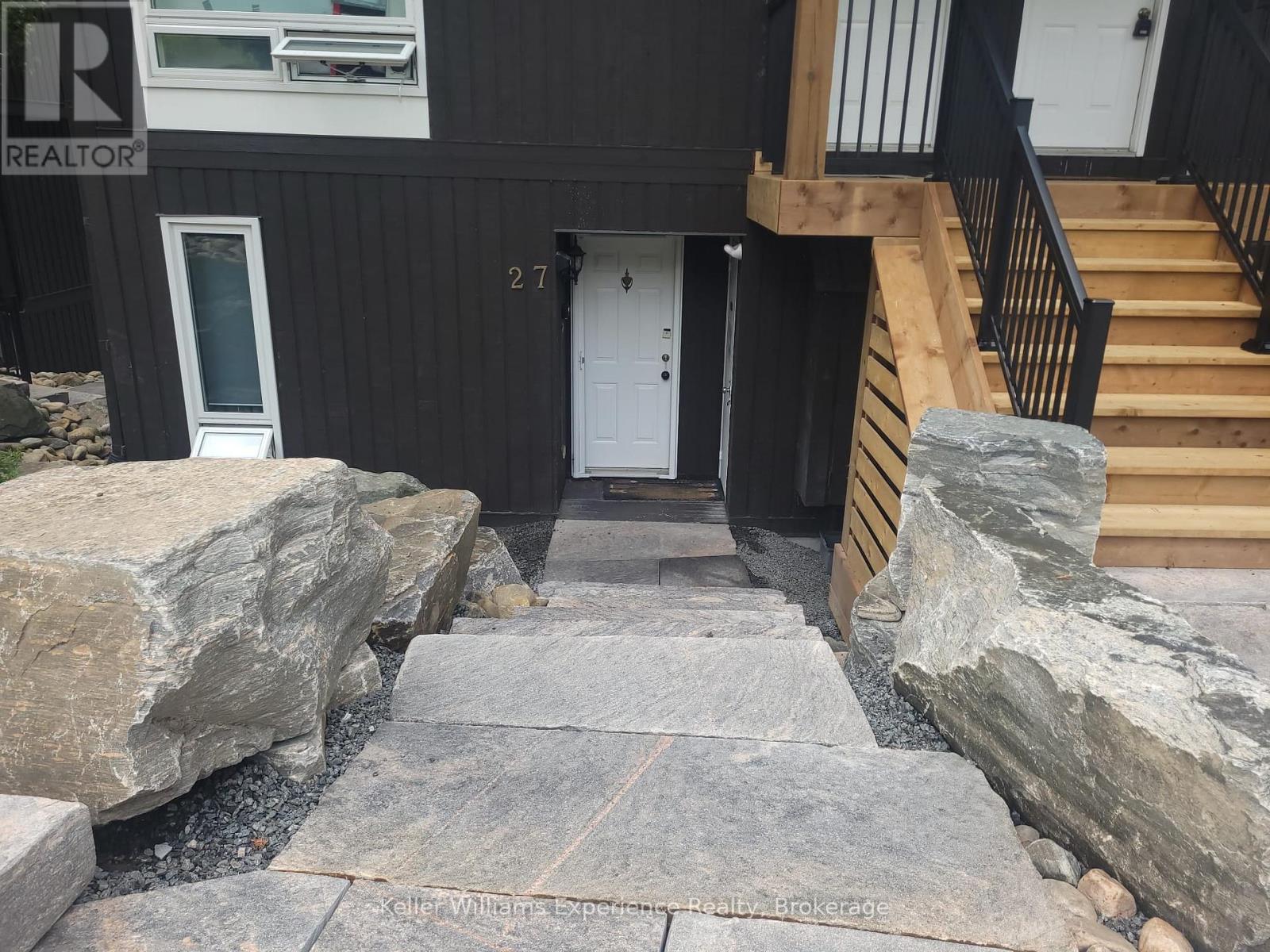 27 Turner Drive, Huntsville, Ontario  P1H 1A8 - Photo 2 - X12070085