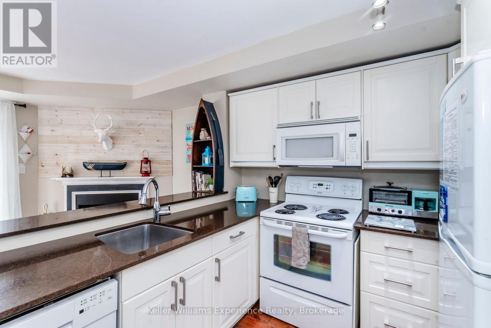 27 Turner Drive, Huntsville, Ontario  P1H 1A8 - Photo 6 - X12070085