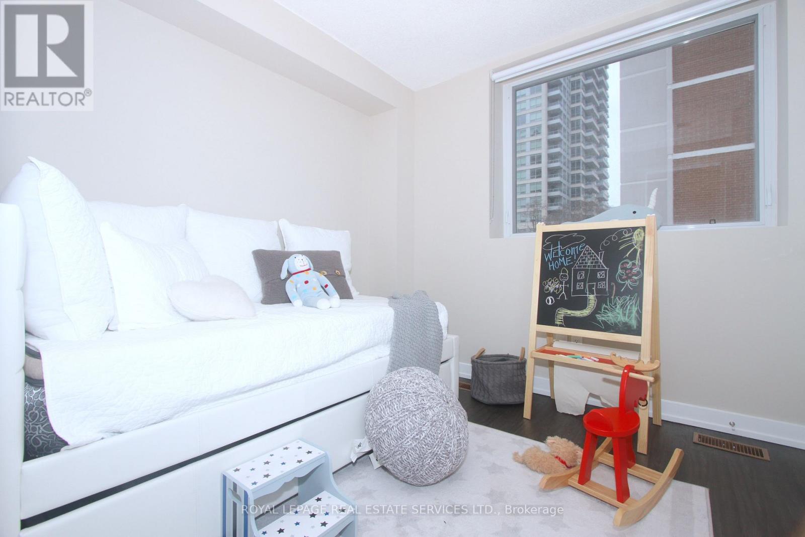 284 Bleecker Street, Toronto, Ontario  M4X 1K7 - Photo 12 - C12363116
