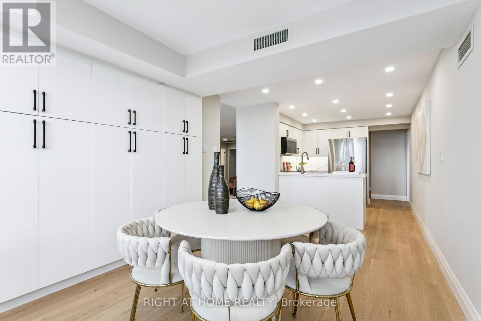 1611 - 7300 Yonge Street, Vaughan, Ontario  L4J 7Y5 - Photo 12 - N12363034