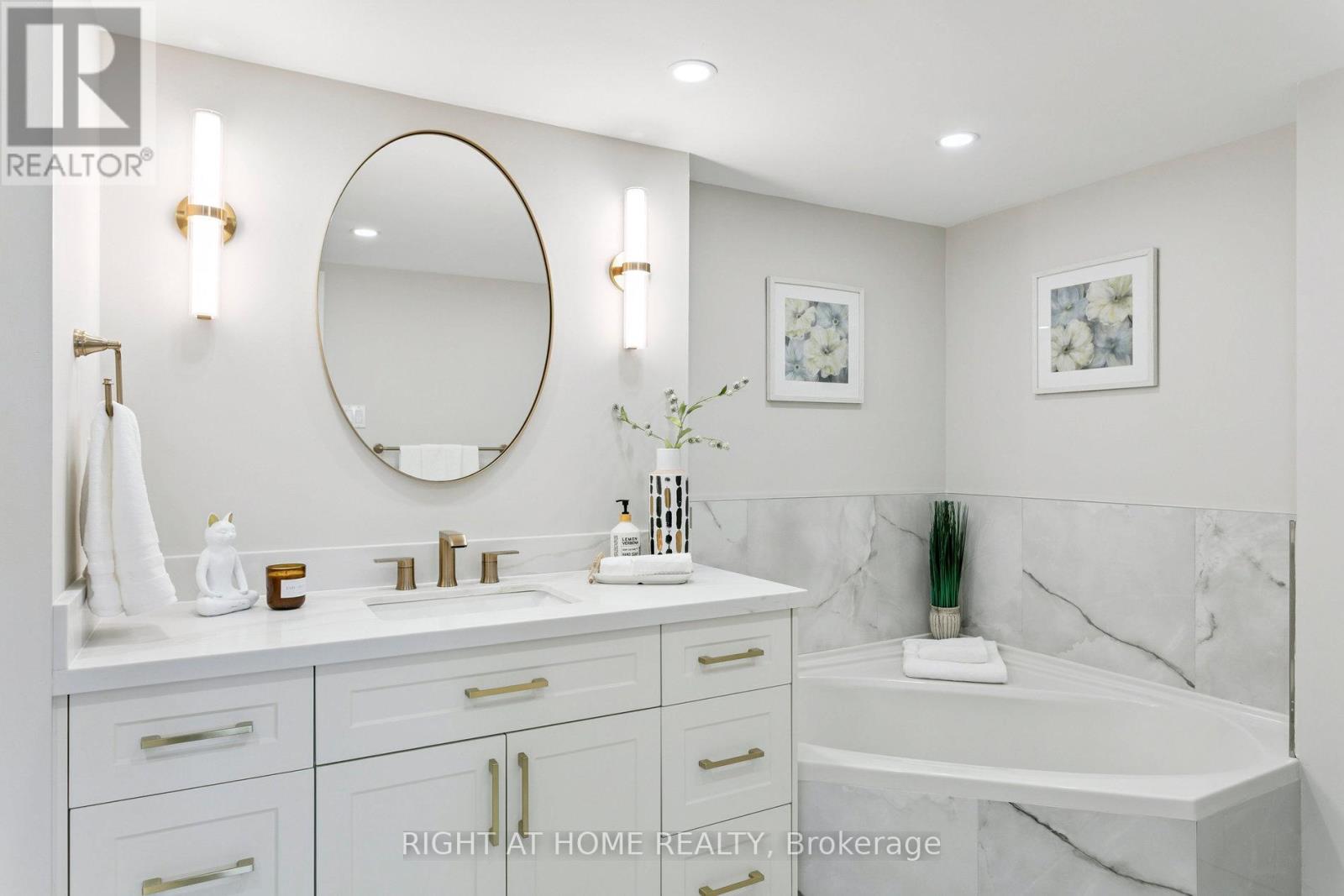 1611 - 7300 Yonge Street, Vaughan, Ontario  L4J 7Y5 - Photo 21 - N12363034