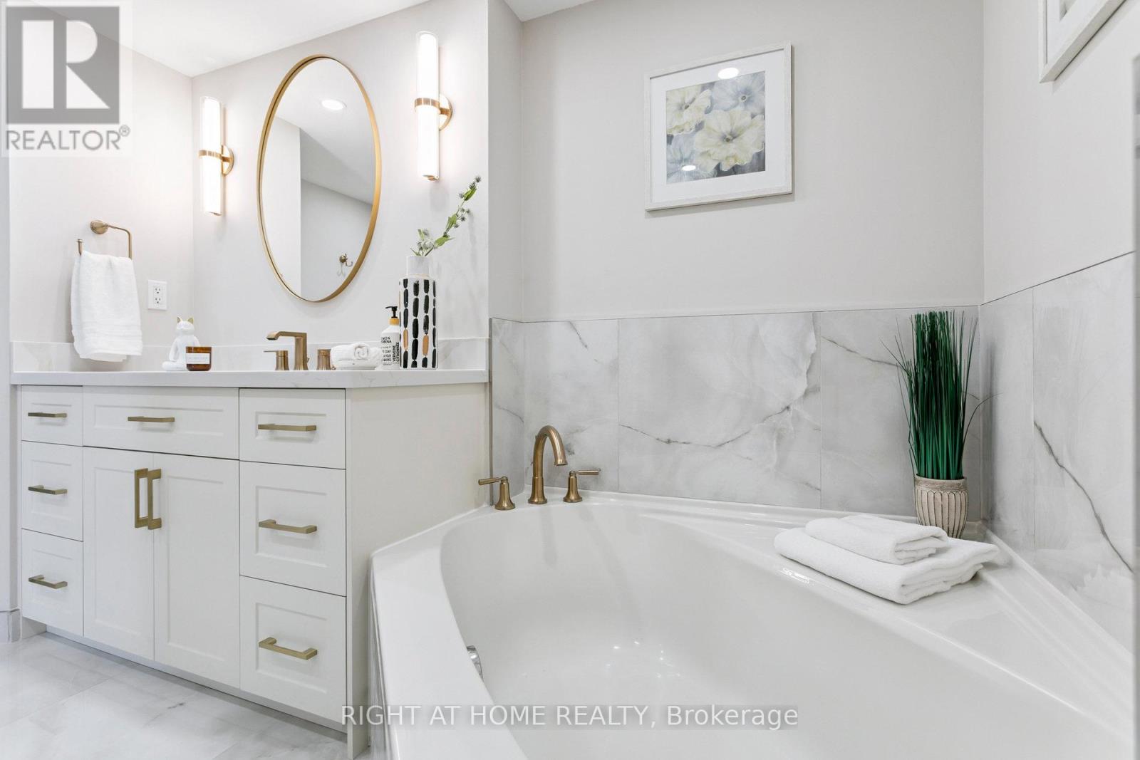 1611 - 7300 Yonge Street, Vaughan, Ontario  L4J 7Y5 - Photo 22 - N12363034
