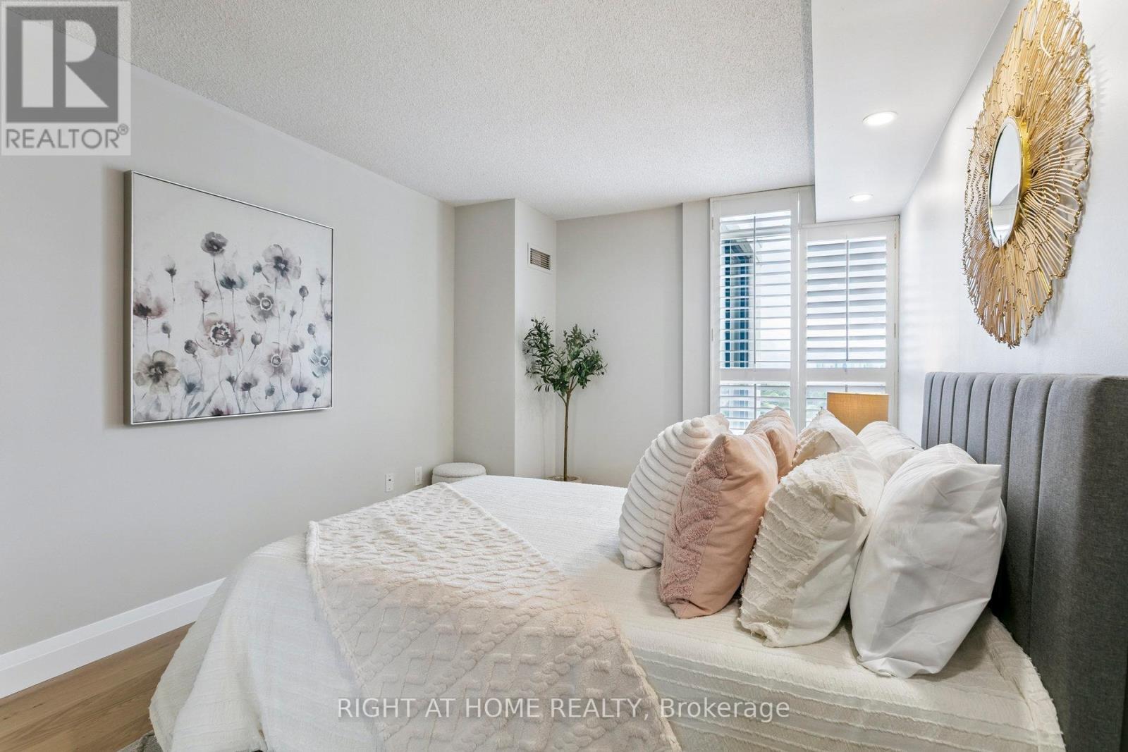 1611 - 7300 Yonge Street, Vaughan, Ontario  L4J 7Y5 - Photo 25 - N12363034