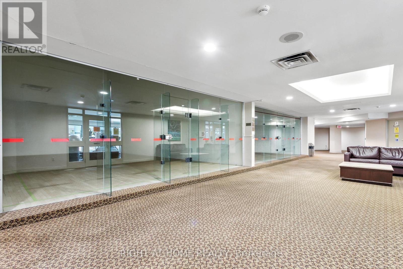1611 - 7300 Yonge Street, Vaughan, Ontario  L4J 7Y5 - Photo 33 - N12363034