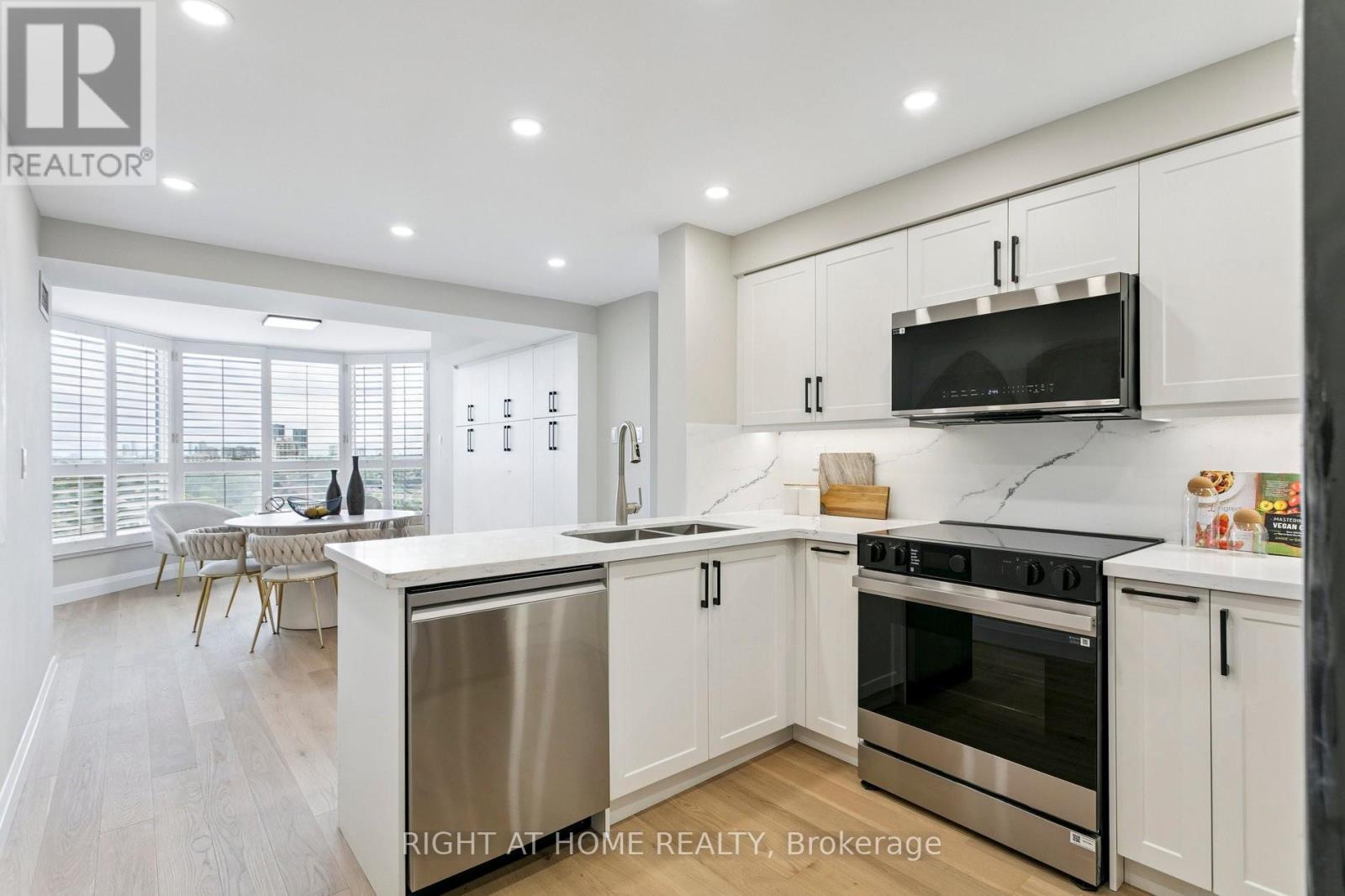 1611 - 7300 Yonge Street, Vaughan, Ontario  L4J 7Y5 - Photo 9 - N12363034