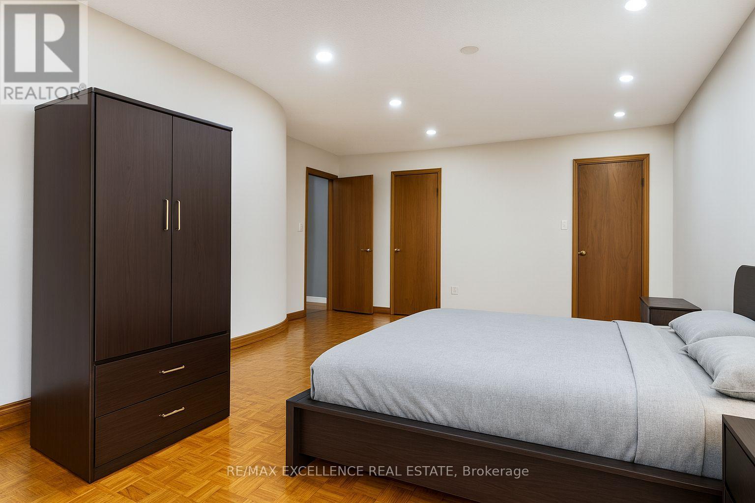 280 Hansen Road N, Brampton, Ontario  L6V 2Y1 - Photo 9 - W12363052