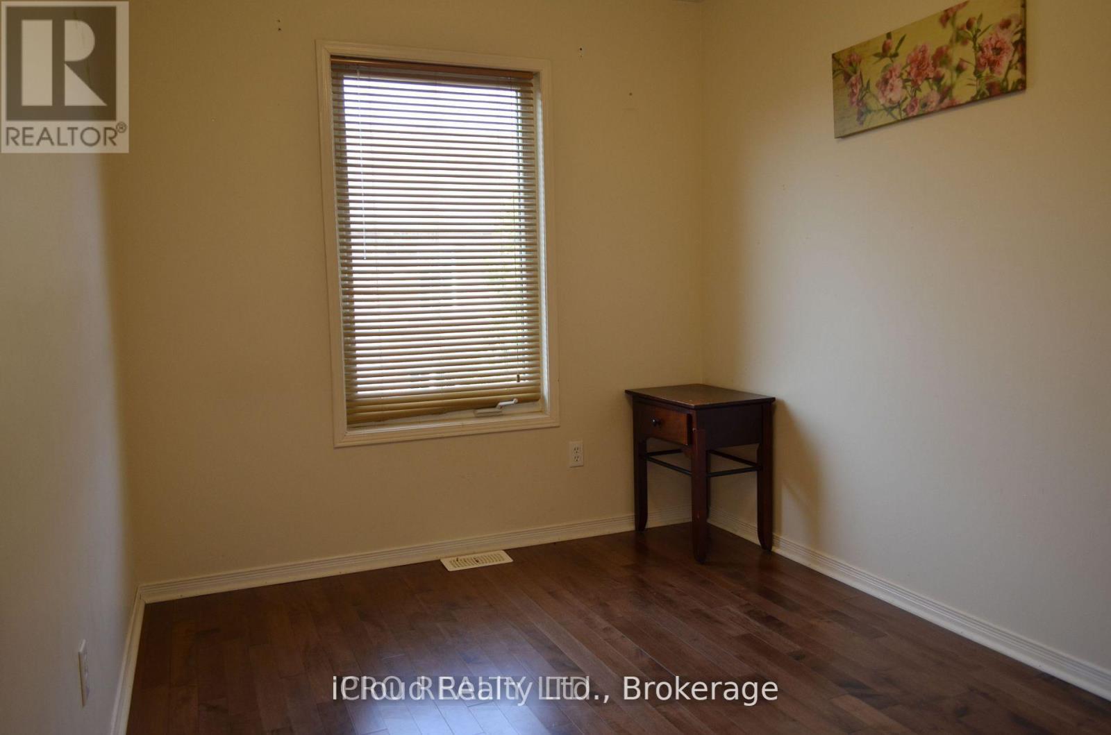 Main - 319 Aspendale Crescent, Mississauga, Ontario  L5W 0E7 - Photo 10 - W12363093
