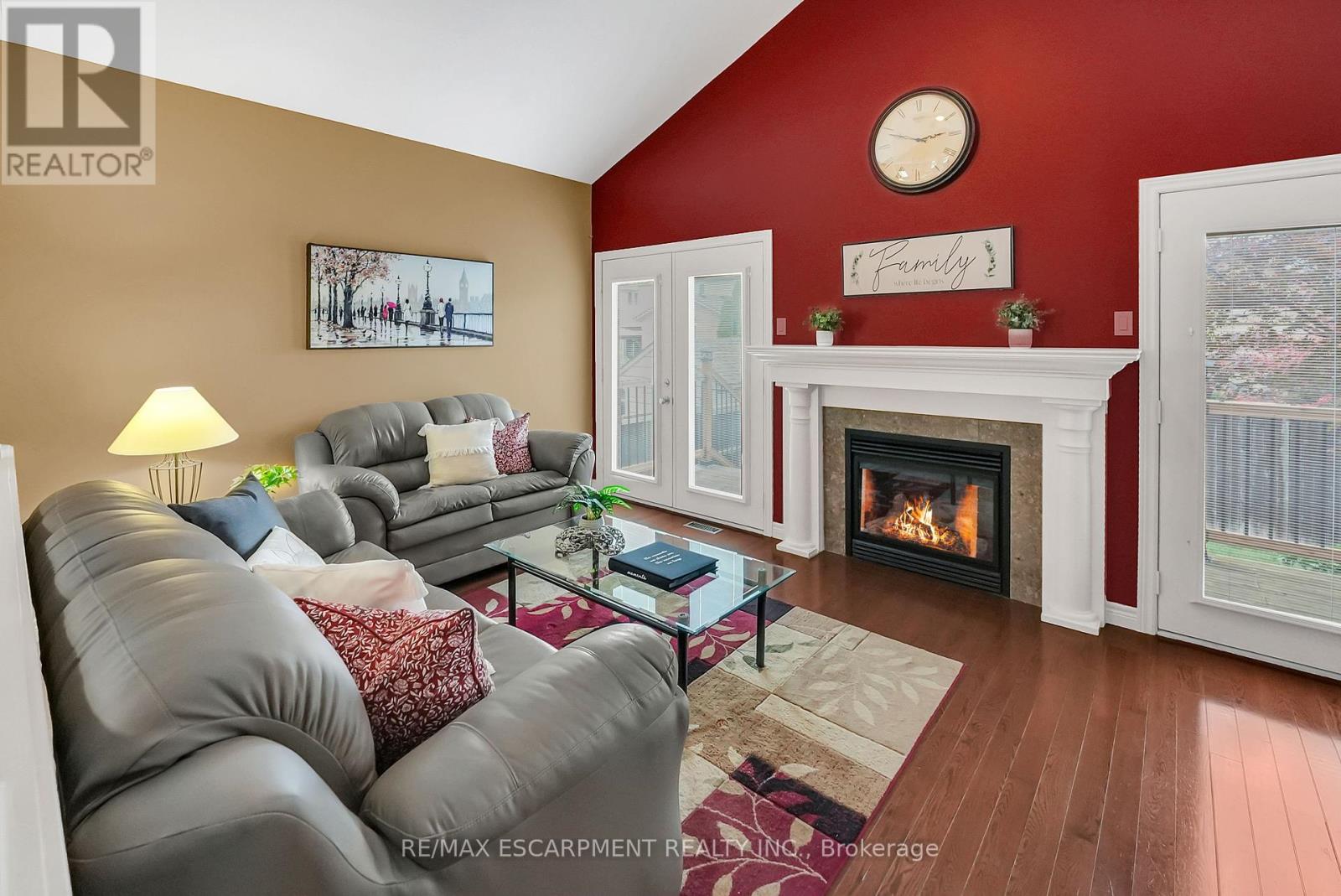 169 Central Avenue, Grimsby, Ontario  L3M 5T4 - Photo 11 - X12363049