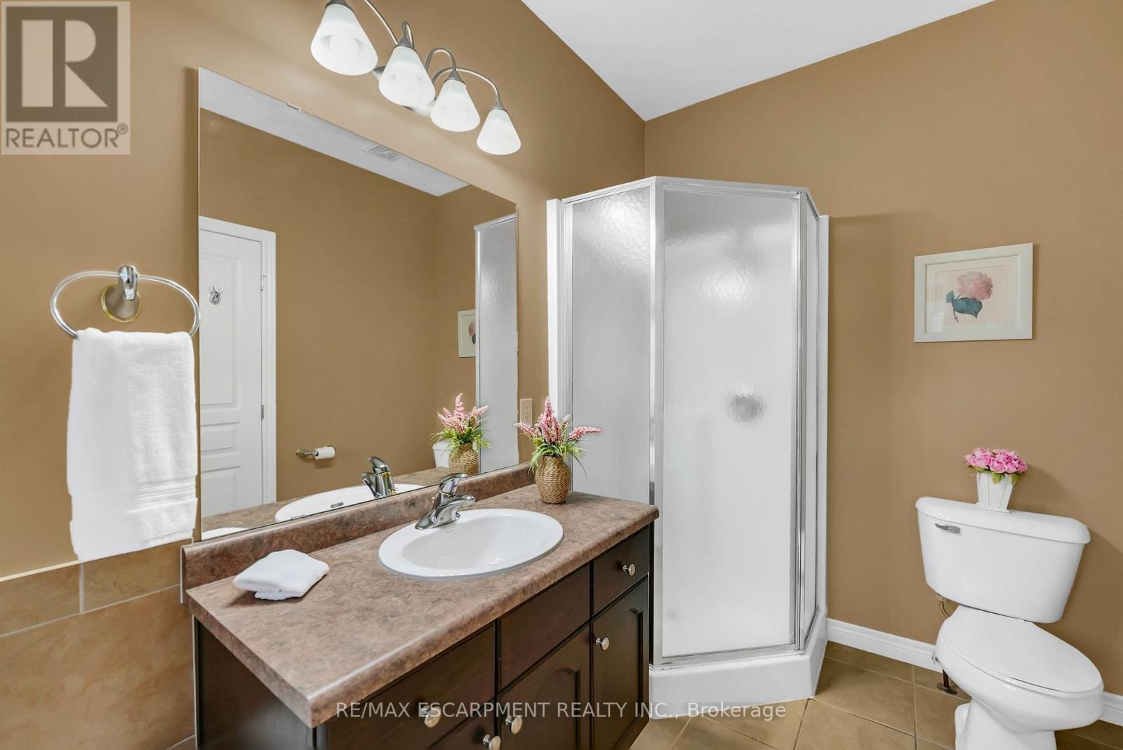 169 Central Avenue, Grimsby, Ontario  L3M 5T4 - Photo 17 - X12363049