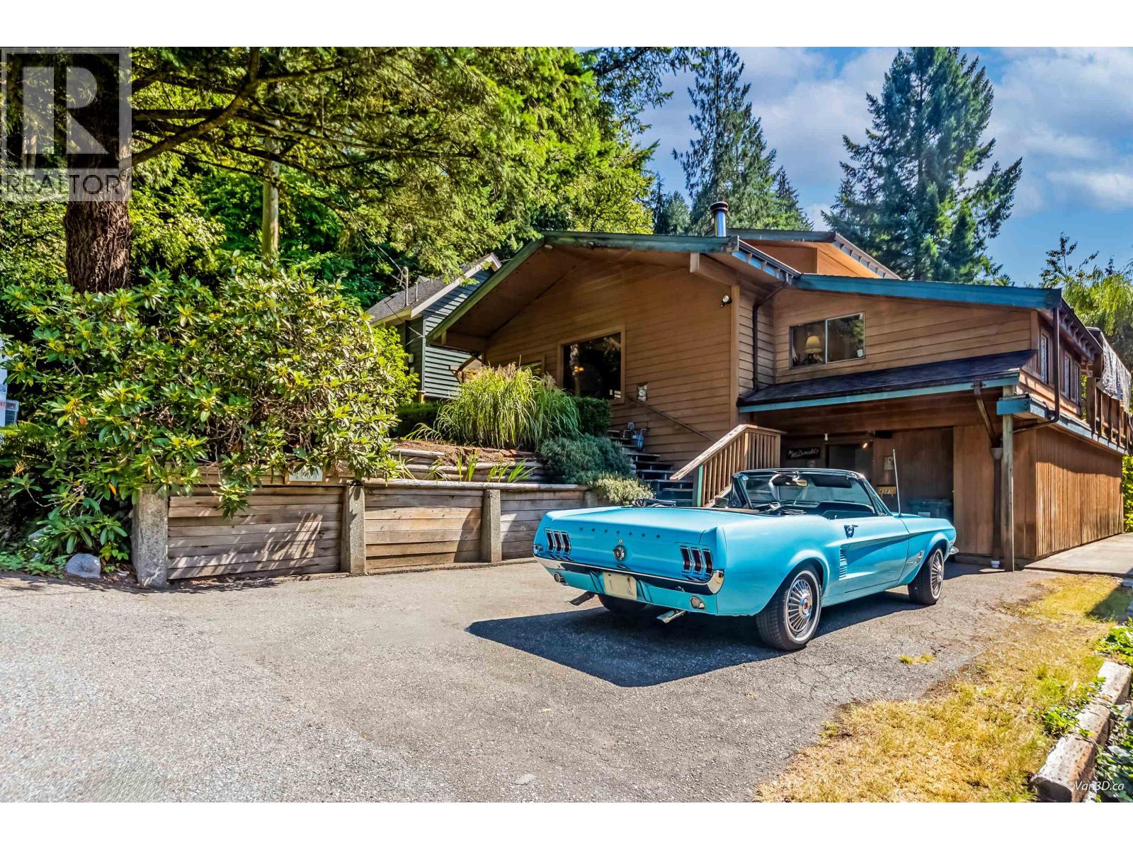 4585 RAEBURN STREET, North Vancouver, British Columbia
