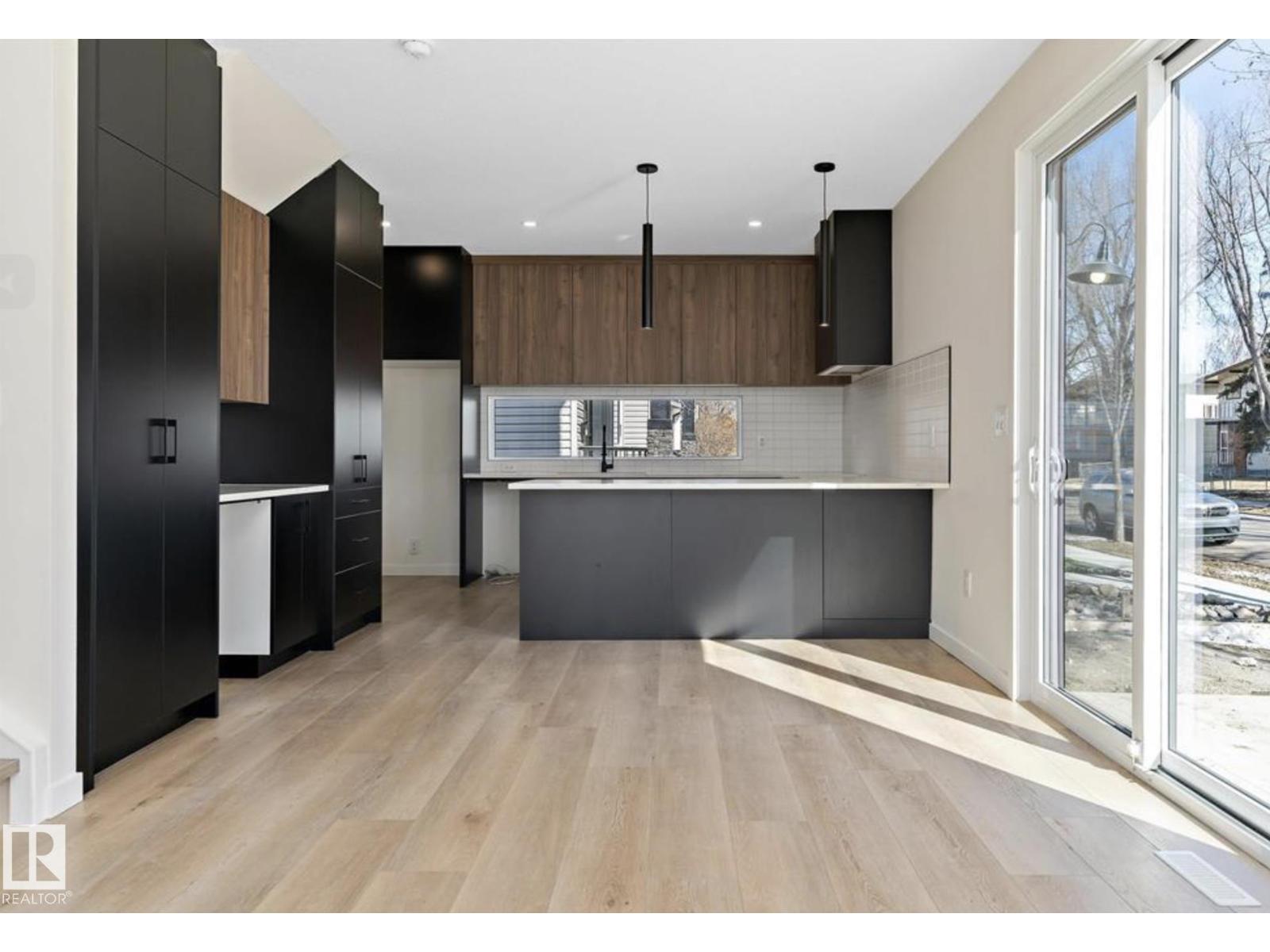 Property at 8402 87 ST NW image 4