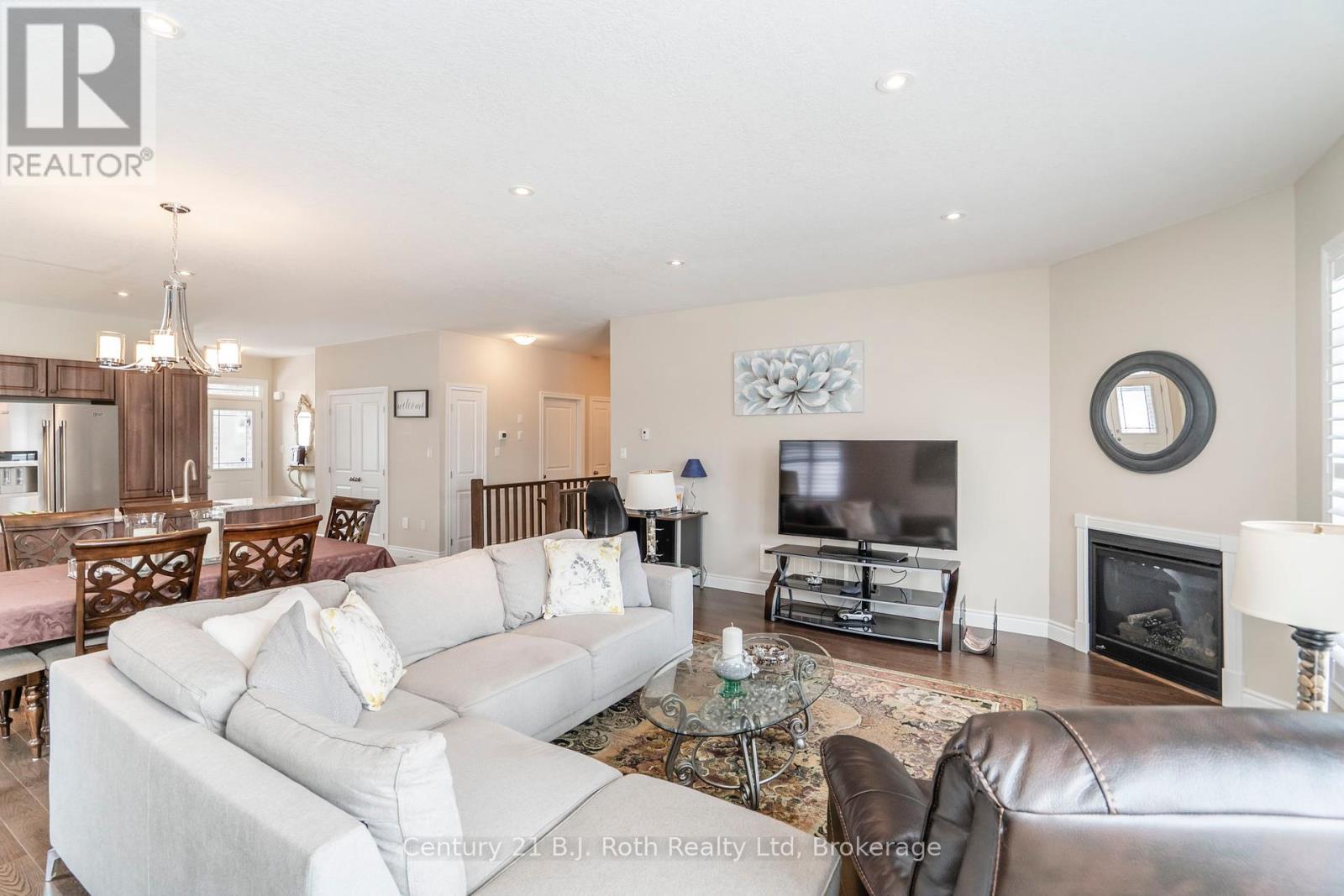 4 Charlie Rawson Boulevard, Tay, Ontario  L0K 2A0 - Photo 14 - S12078079
