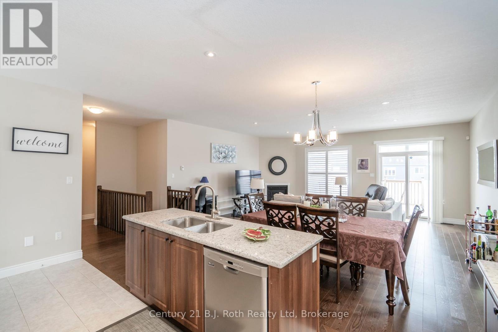 4 Charlie Rawson Boulevard, Tay, Ontario  L0K 2A0 - Photo 9 - S12078079