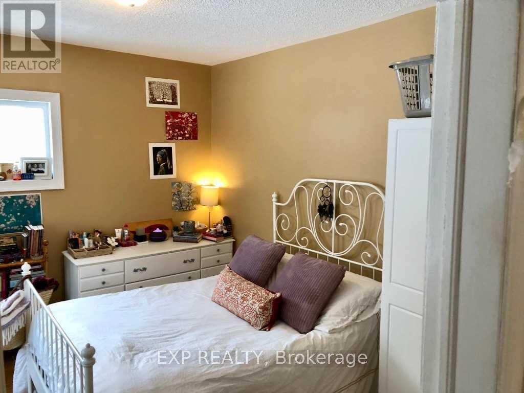 48 Kingsmount Street N, Hamilton (Ainslie Wood), Ontario  L8S 3L3 - Photo 14 - X12363180