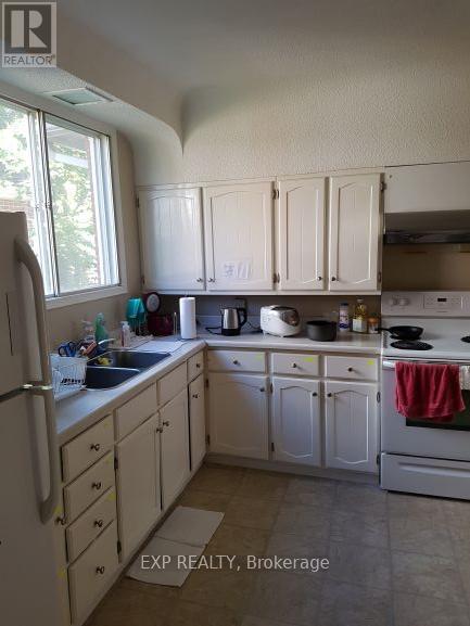 48 Kingsmount Street N, Hamilton (Ainslie Wood), Ontario  L8S 3L3 - Photo 6 - X12363180